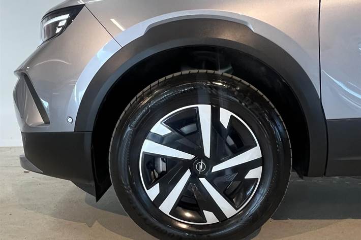 Grå Opel Mokka-e fra 2025