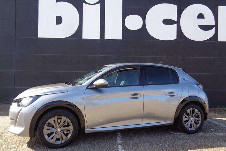 Grå Peugeot e-208 fra 2022