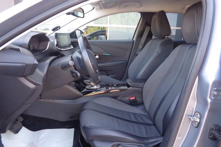 Grå Peugeot e-208 fra 2022