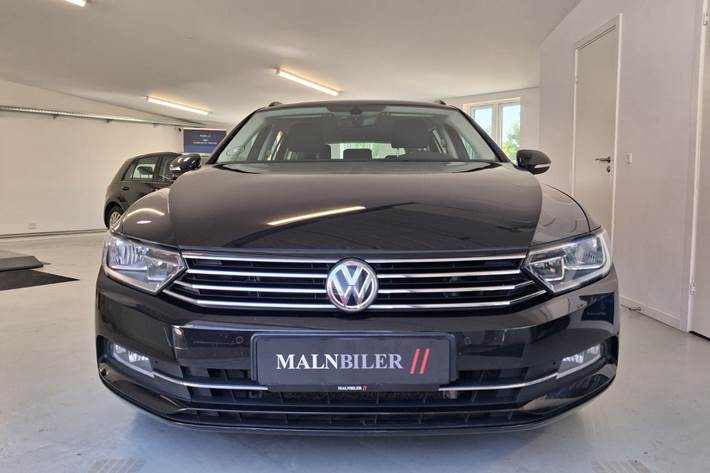 Sort VW Passat fra 2017