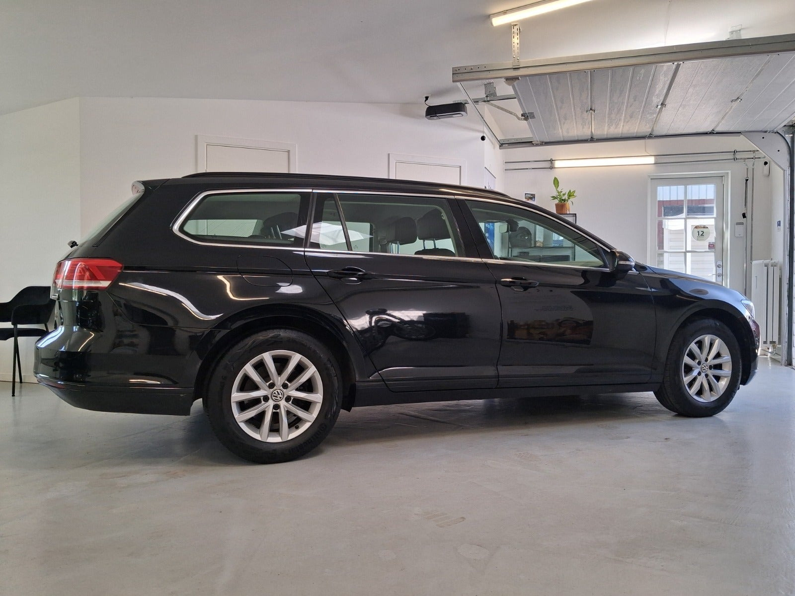 Sort VW Passat fra 2017