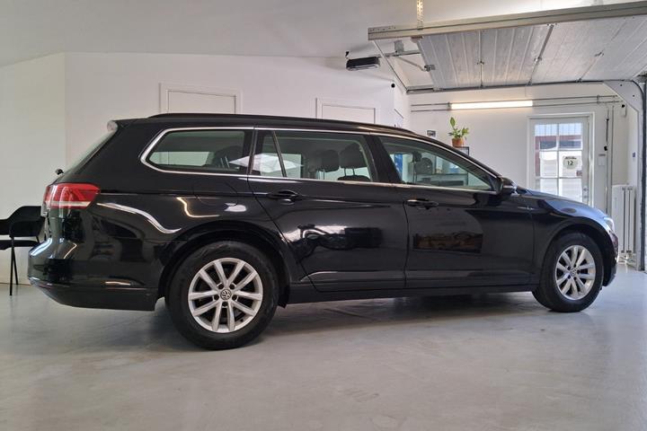 Sort VW Passat fra 2017