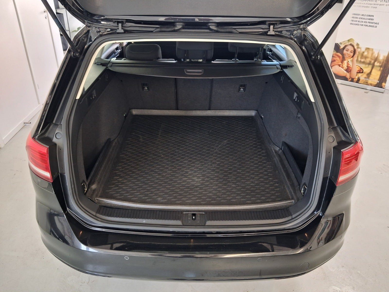 Sort VW Passat fra 2017
