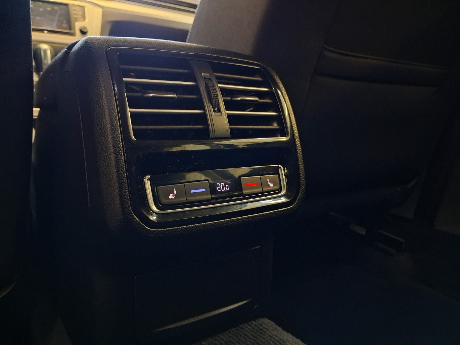Sort VW Passat fra 2017