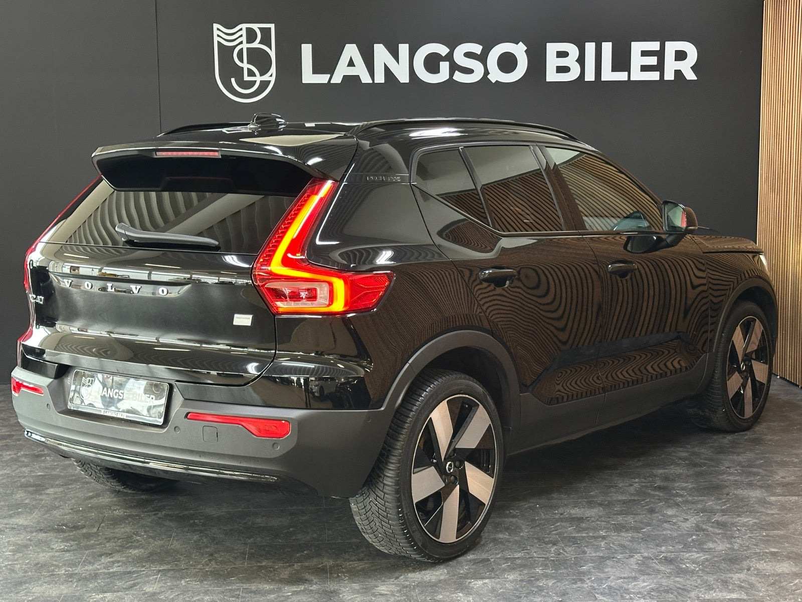 Sort Volvo XC40 fra 2023