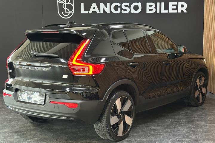 Sort Volvo XC40 fra 2023