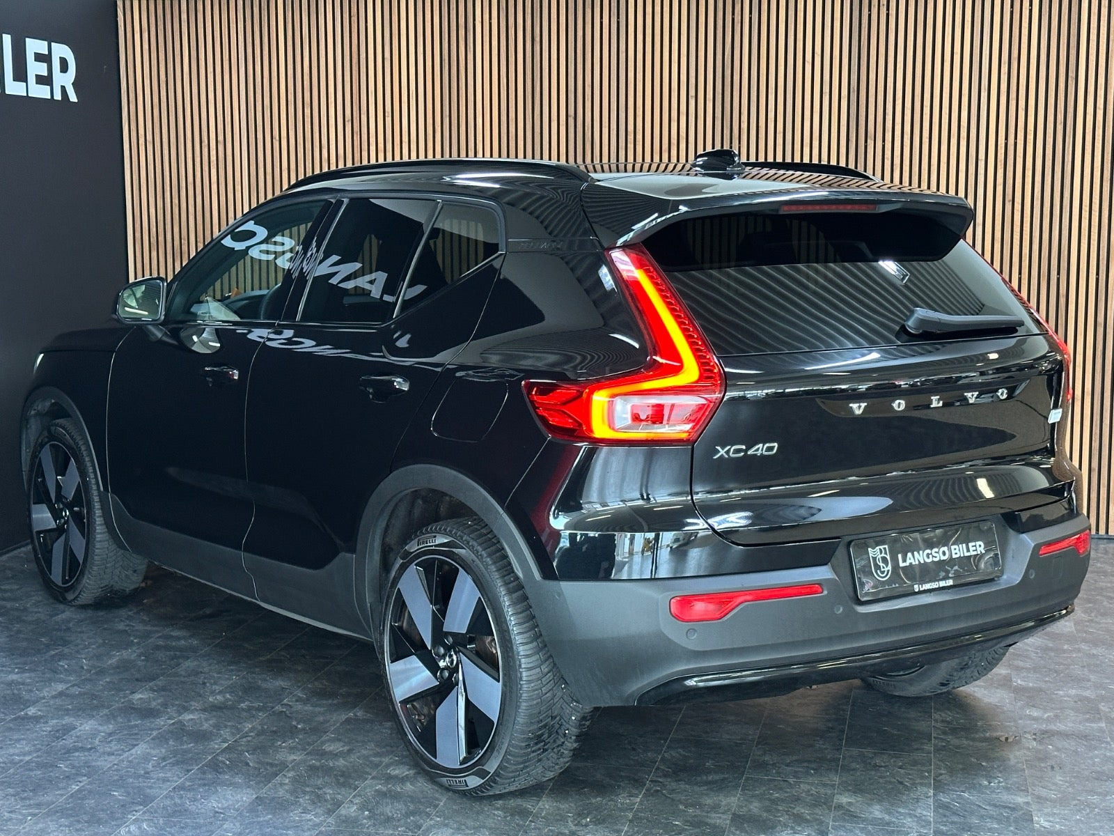 Sort Volvo XC40 fra 2023