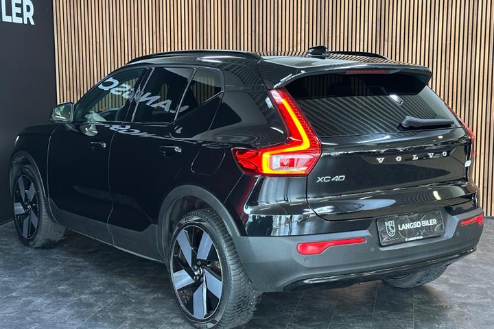 Sort Volvo XC40 fra 2023