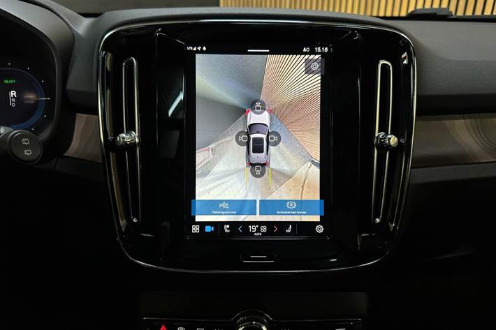 Sort Volvo XC40 fra 2023