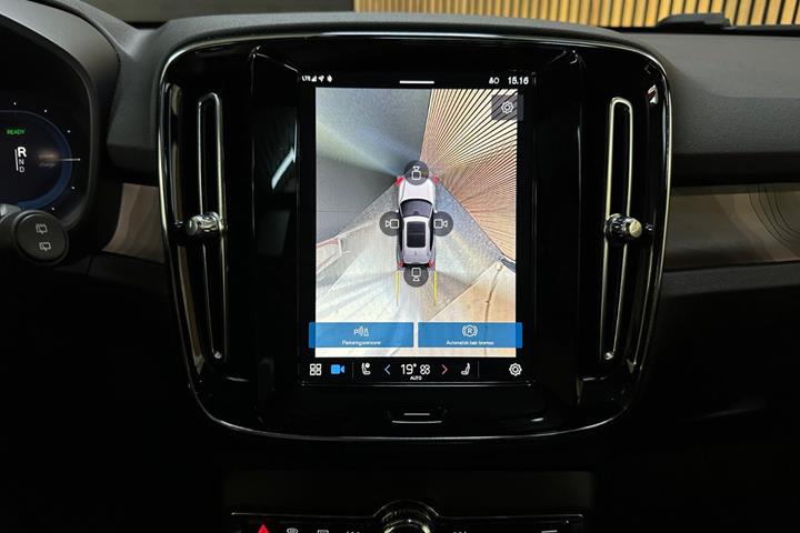 Sort Volvo XC40 fra 2023