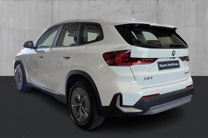 Hvid BMW iX1 fra 2024