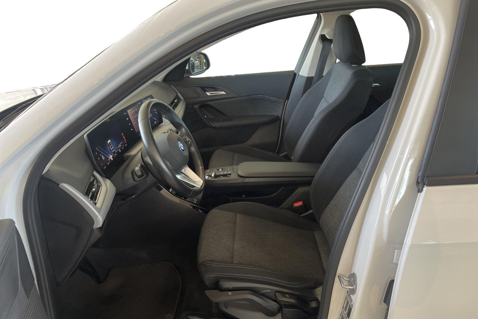 Hvid BMW iX1 fra 2024