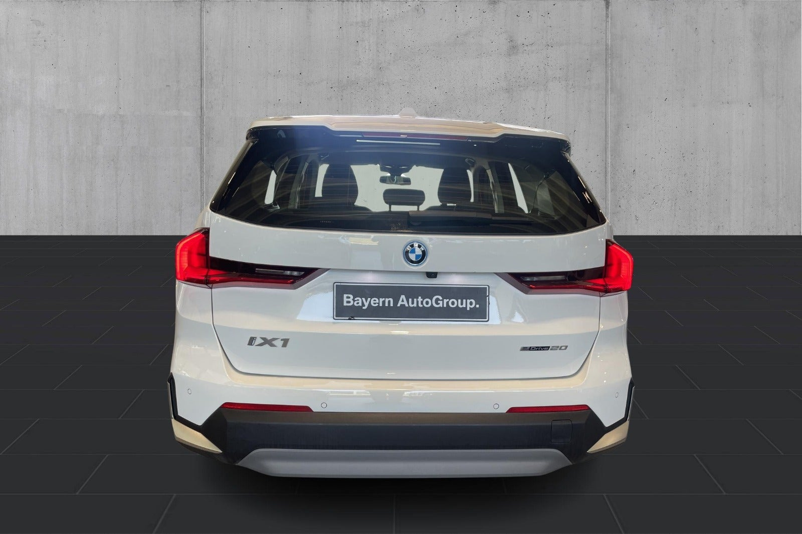 Hvid BMW iX1 fra 2024