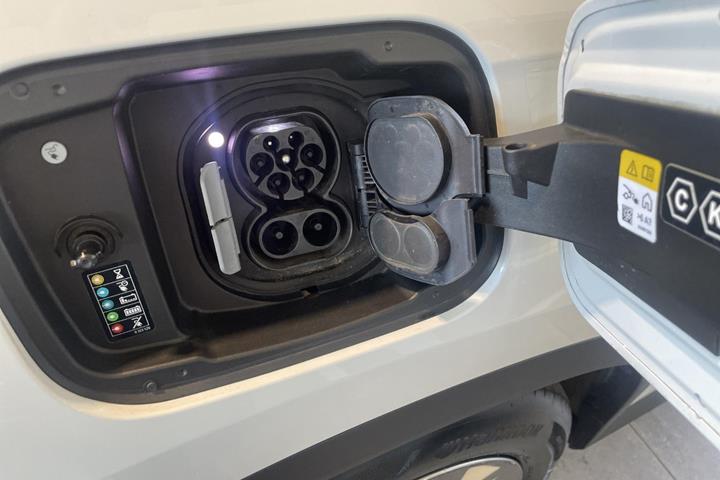 Hvid BMW iX1 fra 2024