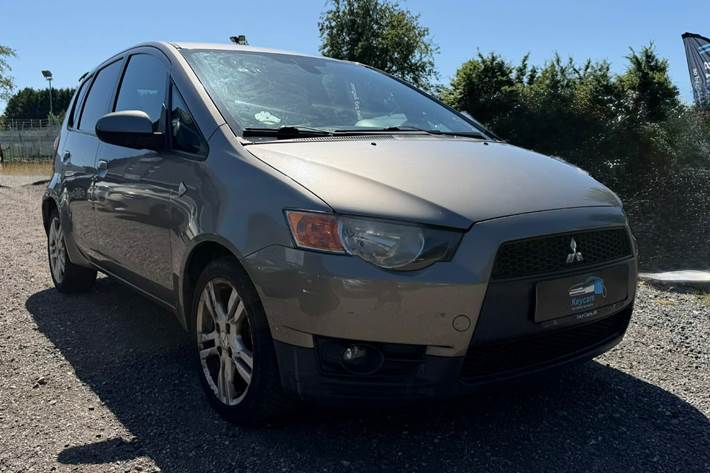 Grå Mitsubishi Colt fra 2009