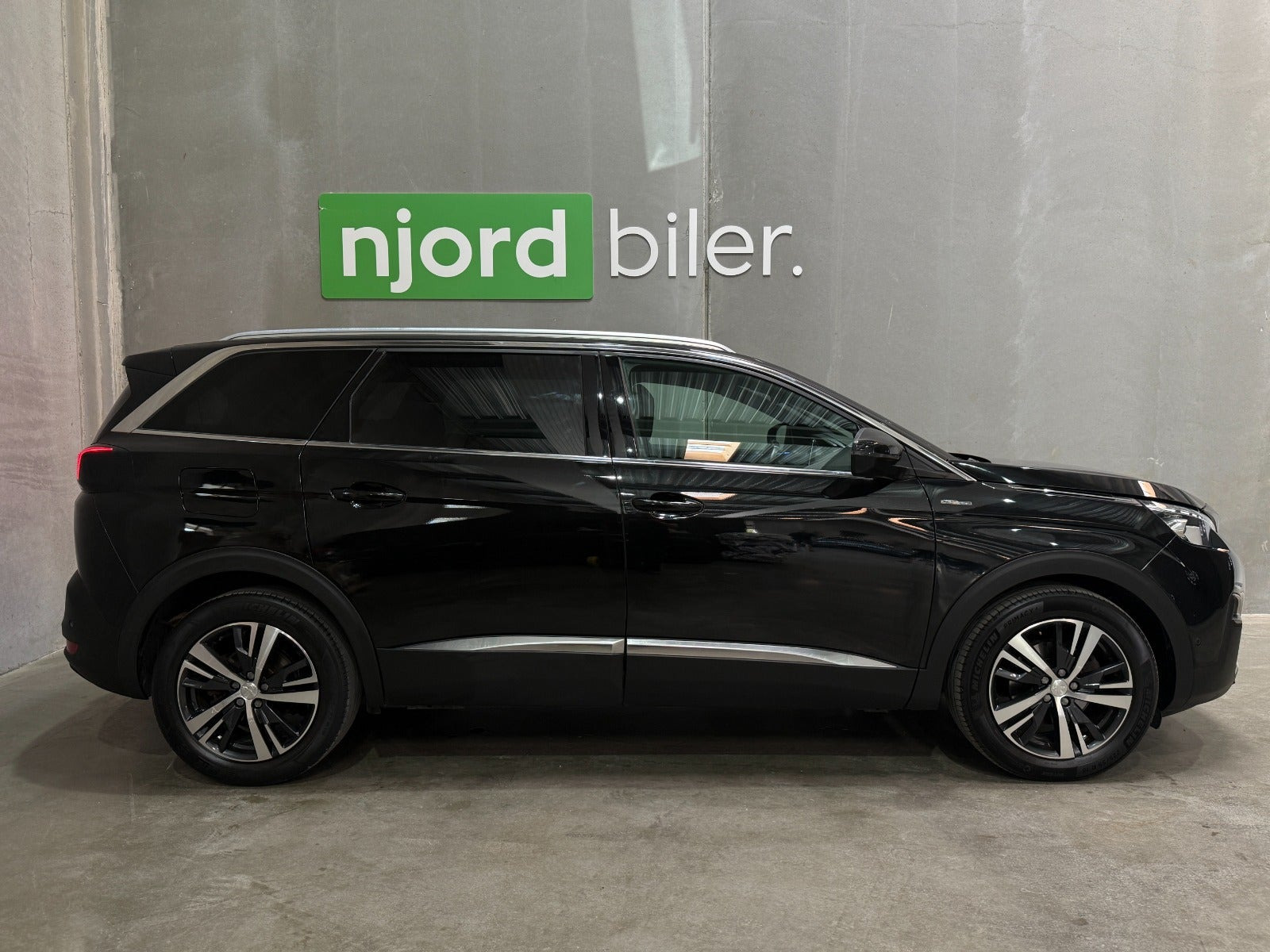 Sort Peugeot 5008 fra 2018