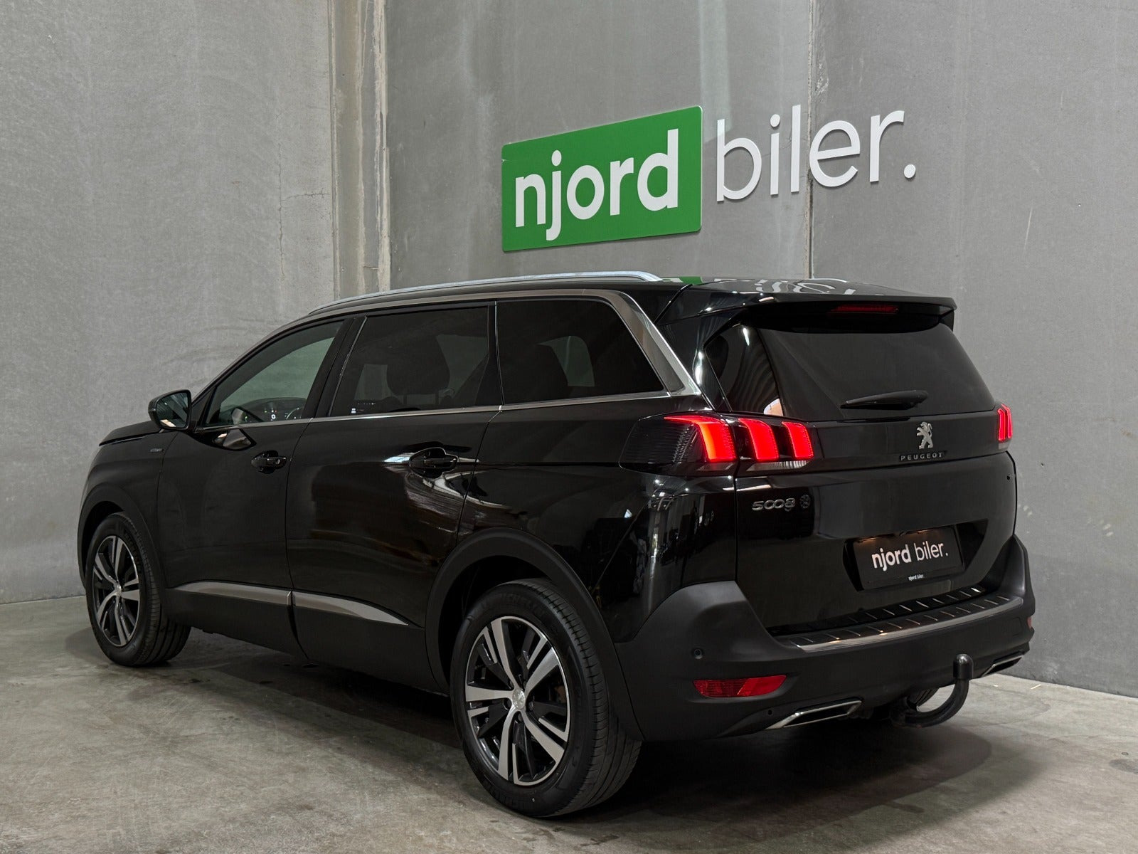 Sort Peugeot 5008 fra 2018
