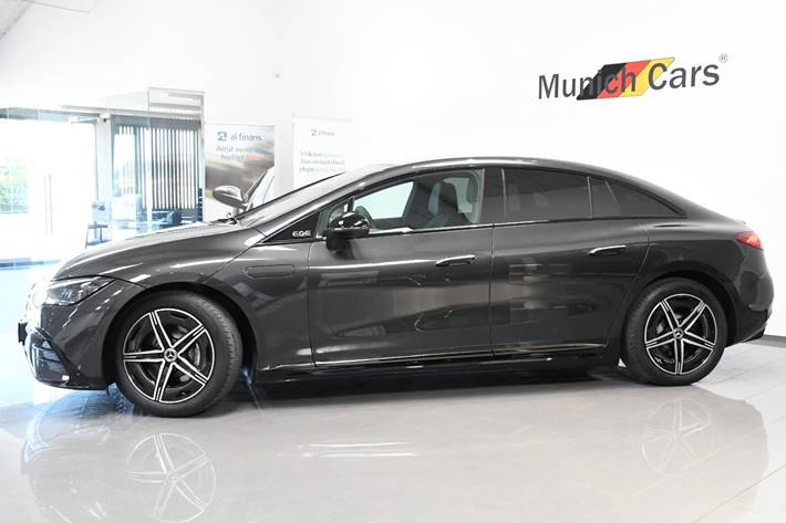 Grå Mercedes EQE300 fra 2025