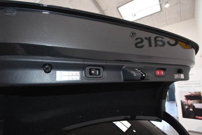 Grå Mercedes EQE300 fra 2025