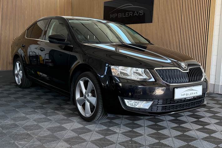 Sort Skoda Octavia fra 2017
