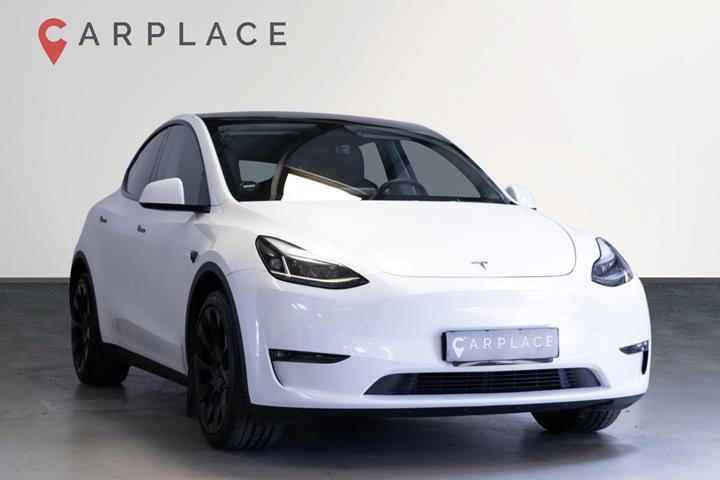 Hvid Tesla Model Y fra 2023
