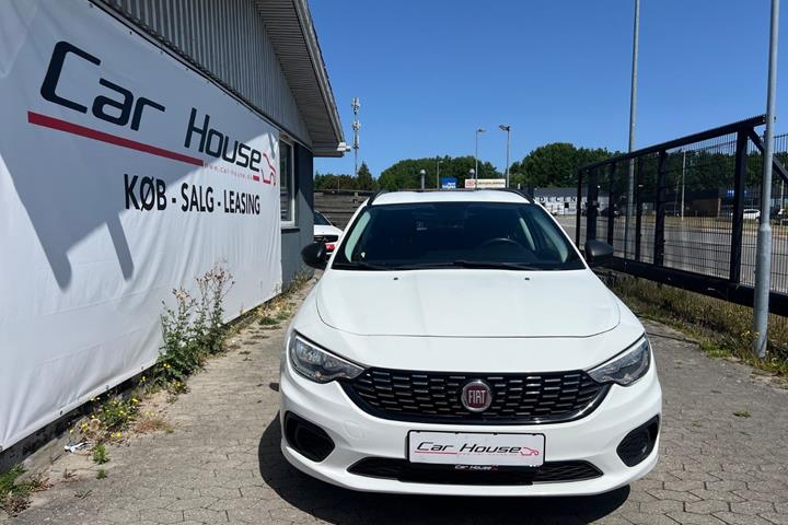 Hvid Fiat Tipo fra 2017