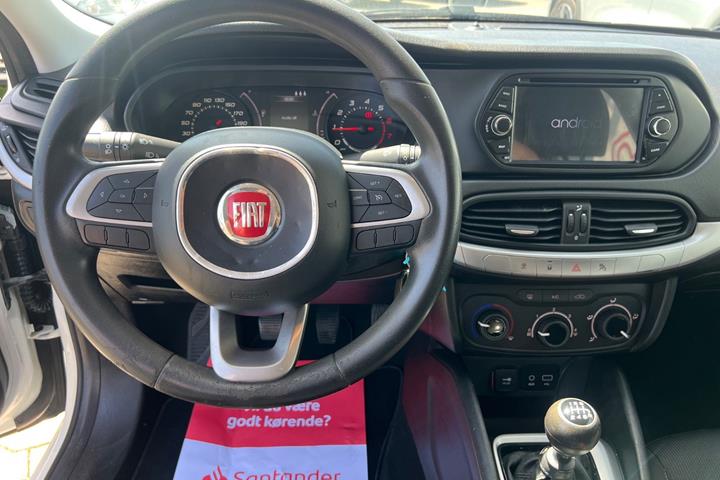 Hvid Fiat Tipo fra 2017