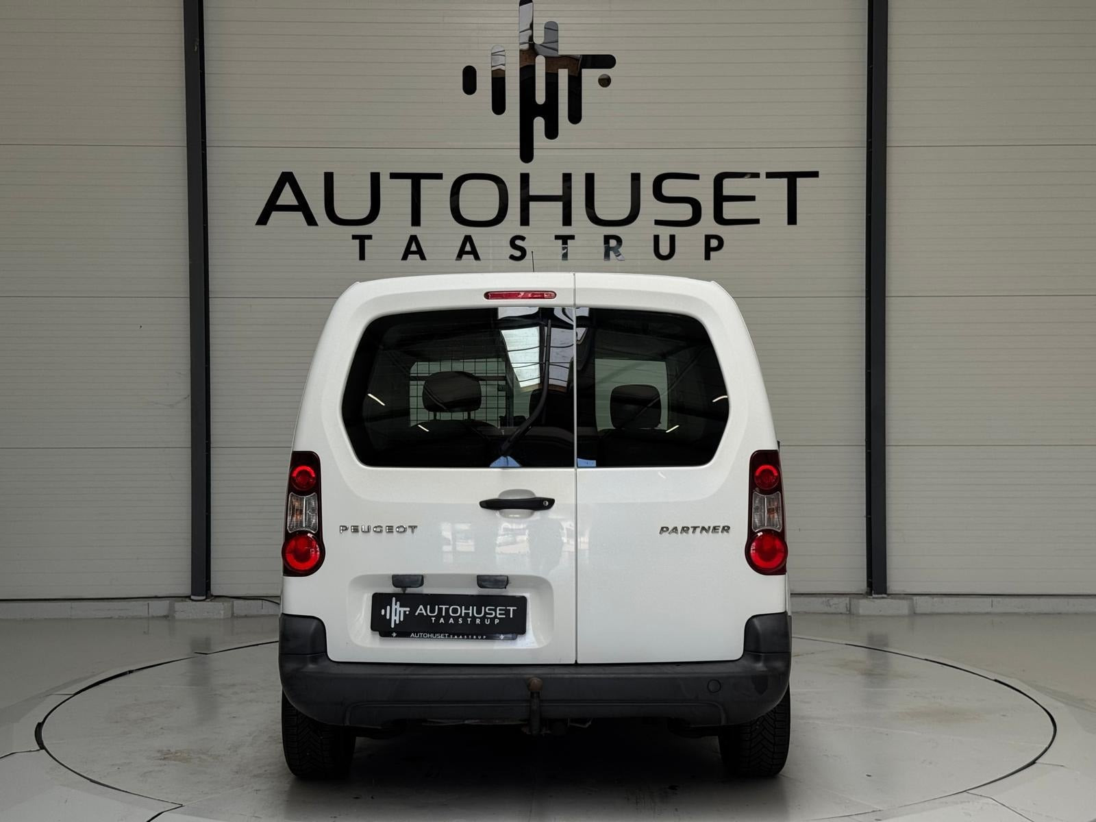 Hvid Peugeot Partner fra 2016