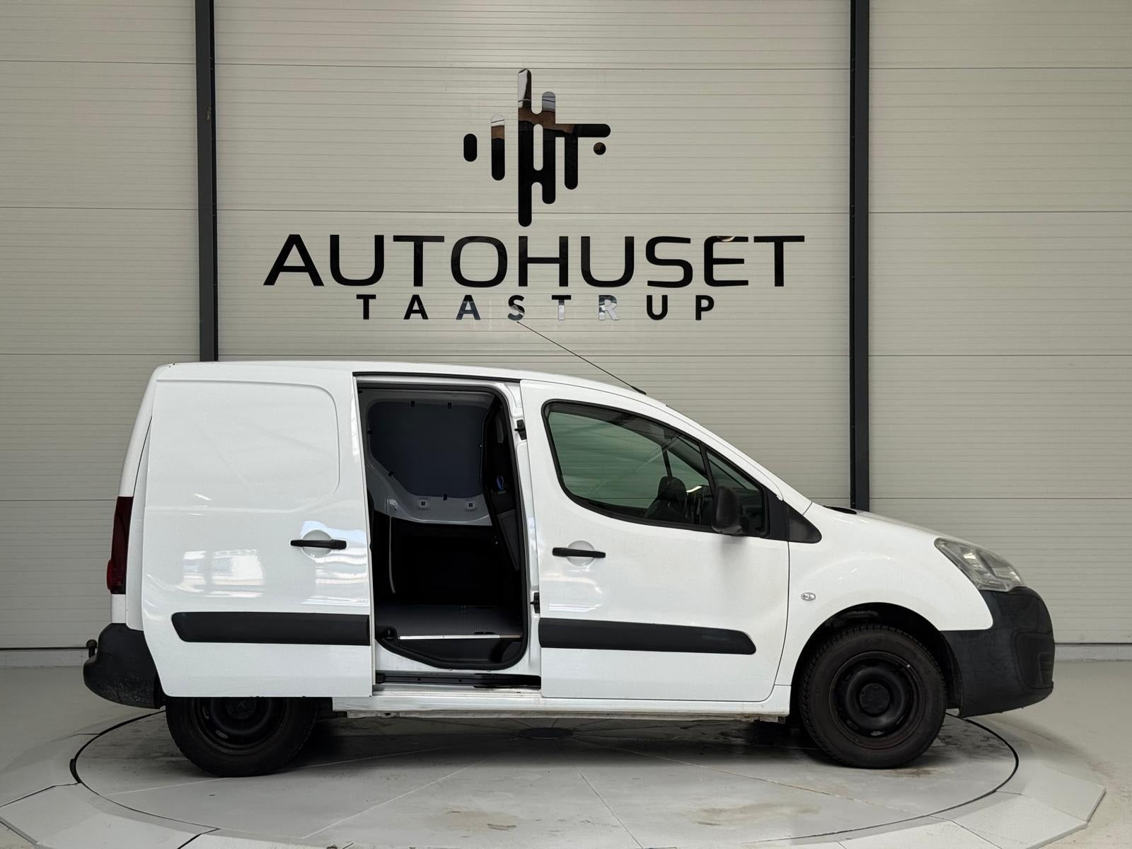 Hvid Peugeot Partner fra 2016