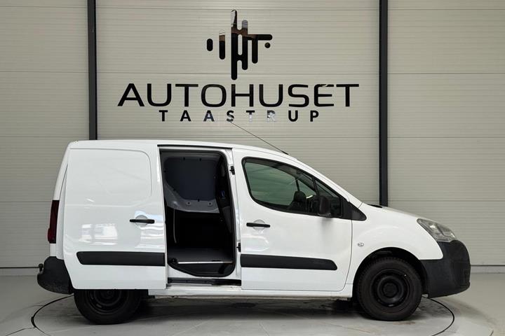 Hvid Peugeot Partner fra 2016
