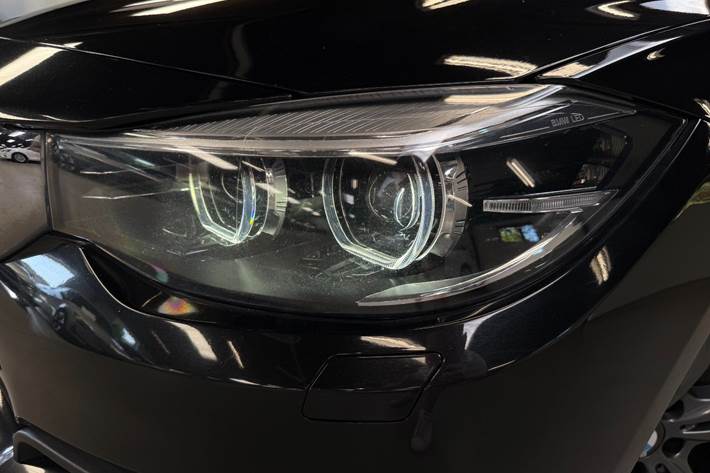 Sort BMW 320d fra 2018