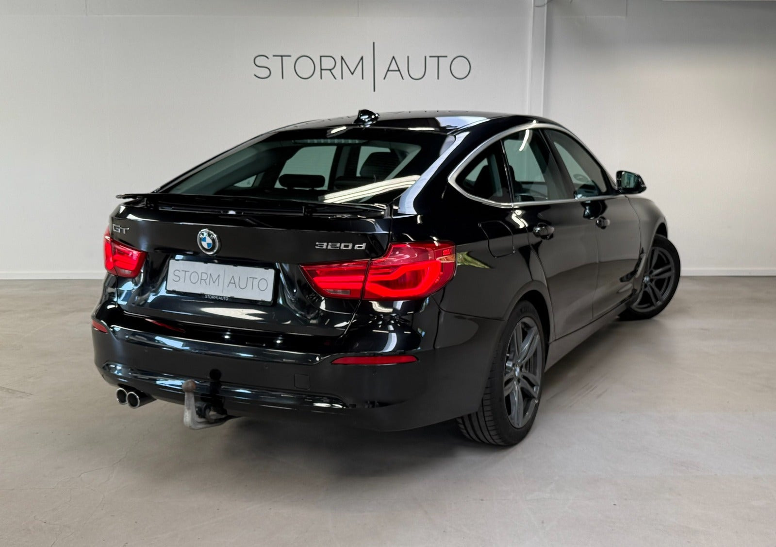 Sort BMW 320d fra 2018