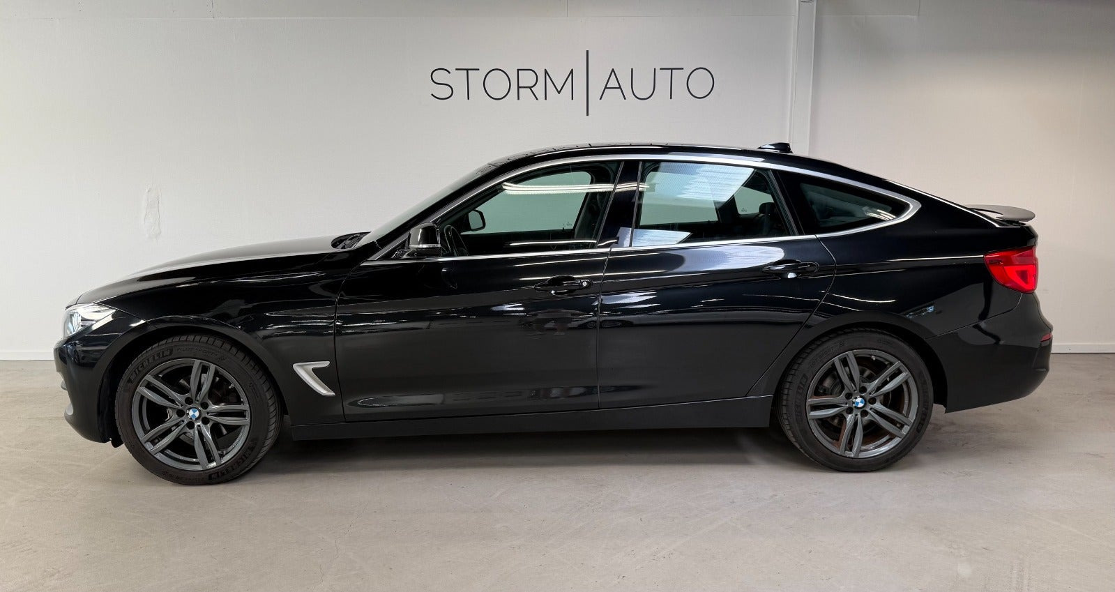 Sort BMW 320d fra 2018