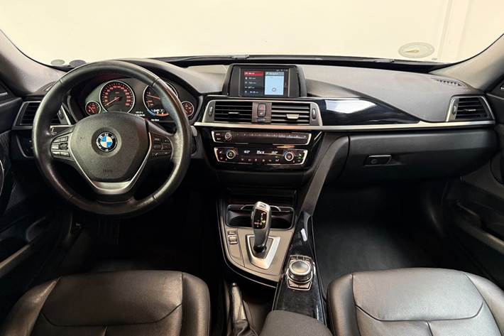 Sort BMW 320d fra 2018