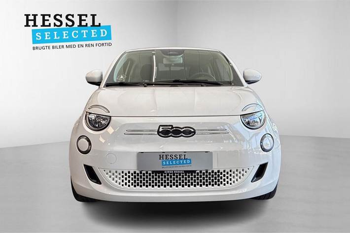 Hvid Fiat 500e fra 2023