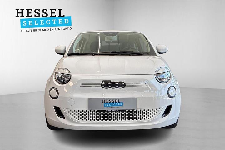 Hvid Fiat 500e fra 2023
