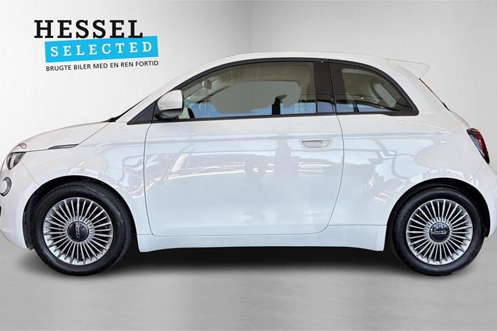 Hvid Fiat 500e fra 2023