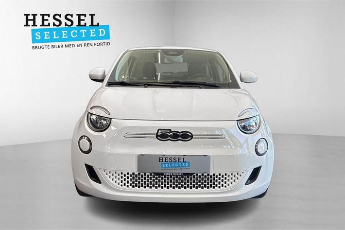Hvid Fiat 500e fra 2023