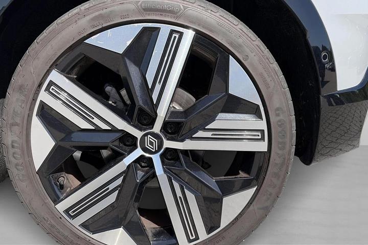 Grå Renault Megane E-Tech fra 2022