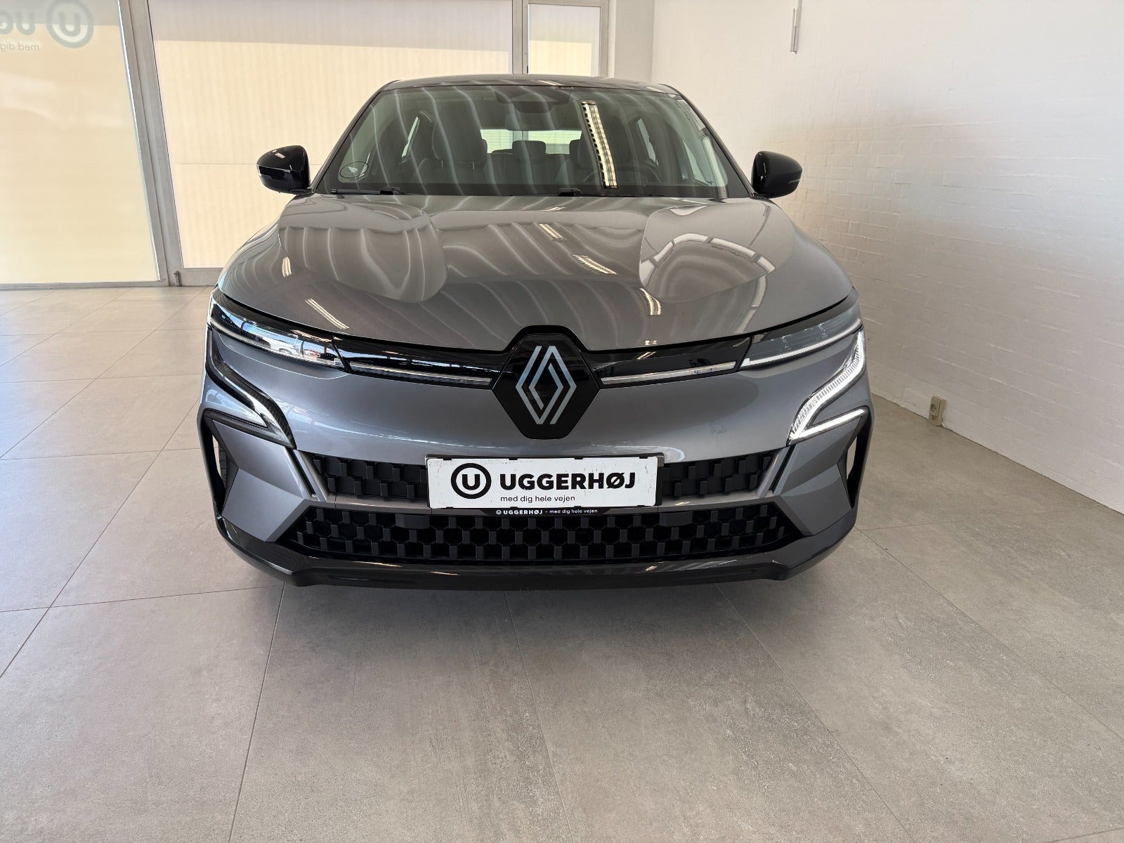 Grå Renault Megane E-Tech fra 2023