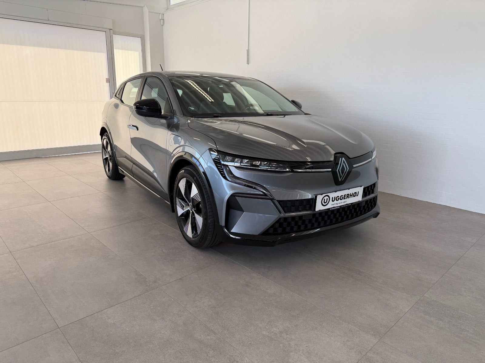 Grå Renault Megane E-Tech fra 2023