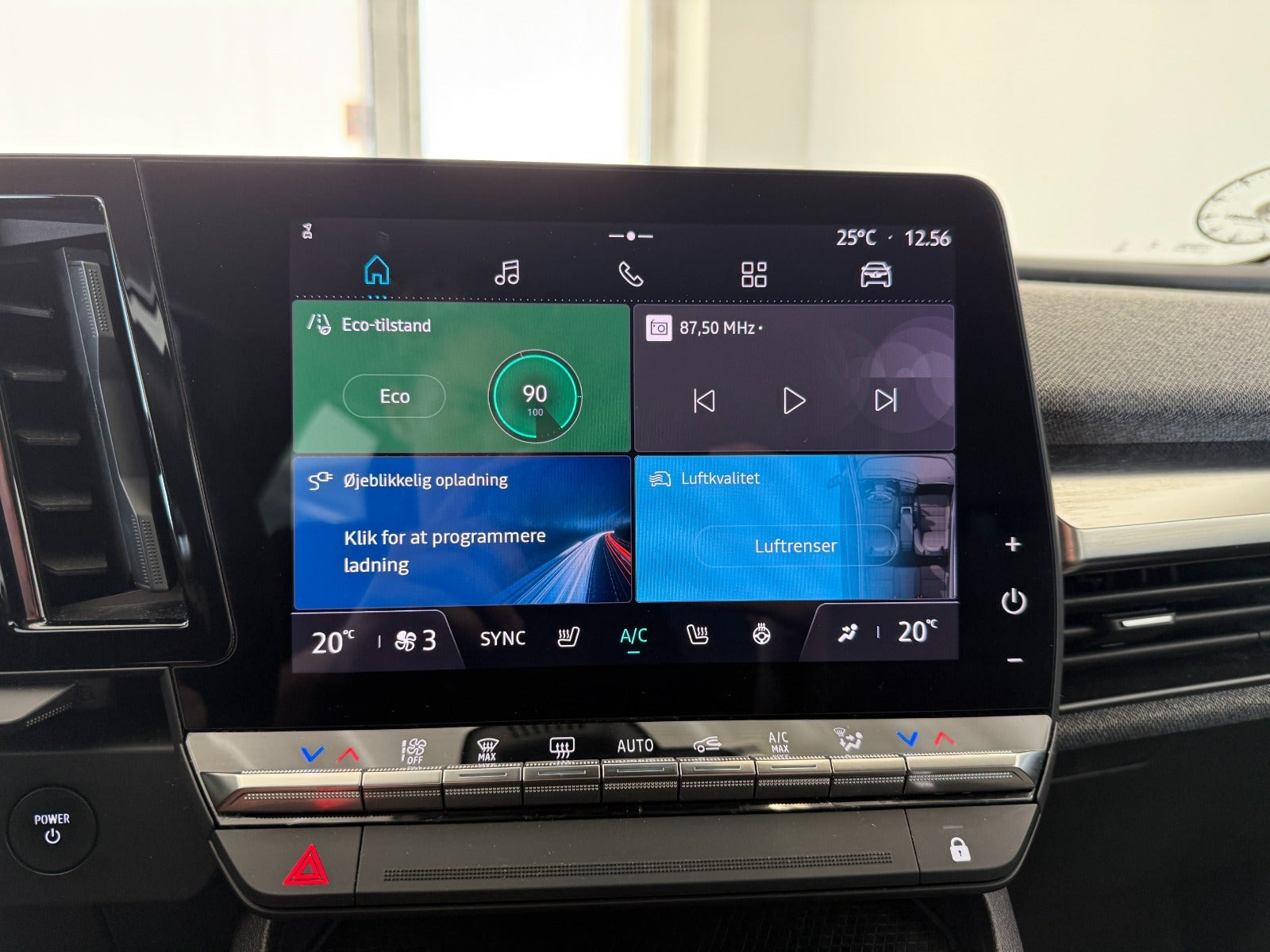 Grå Renault Megane E-Tech fra 2023