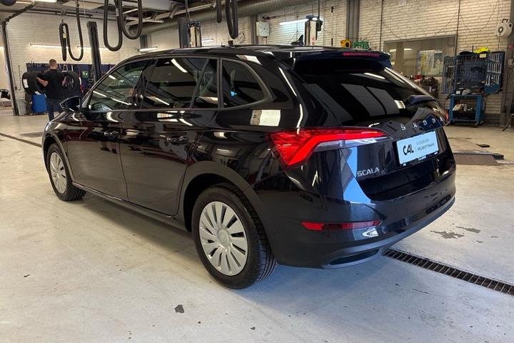 Sort Skoda Scala fra 2022