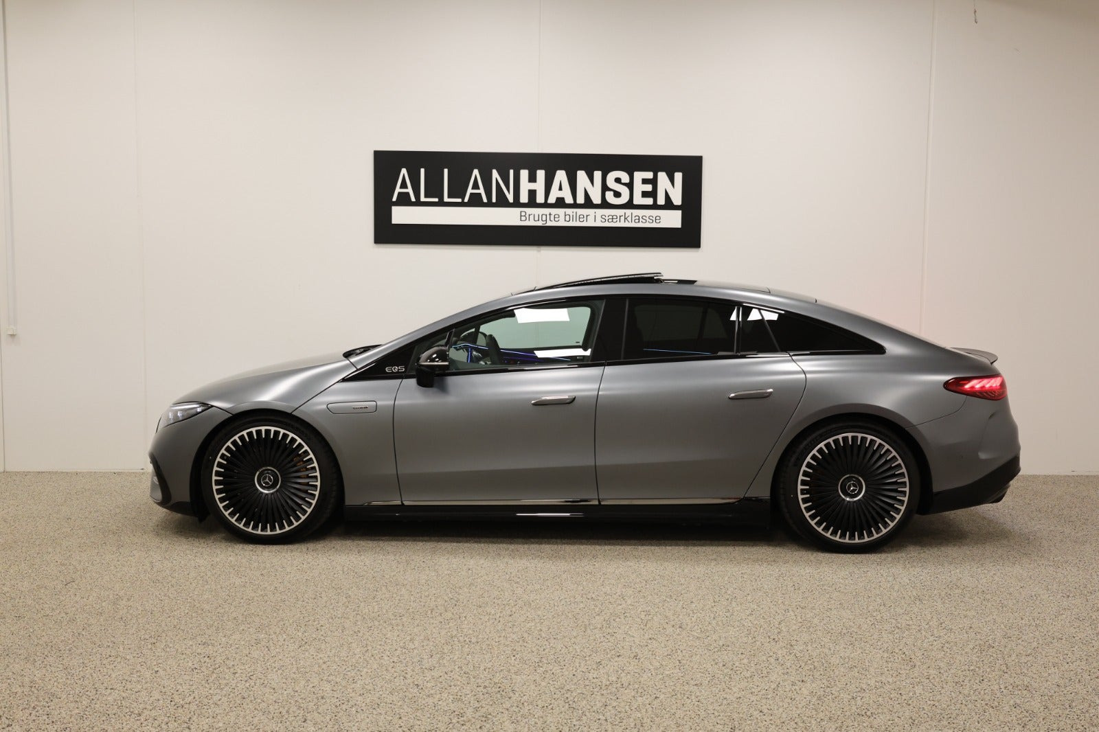Grå Mercedes EQS53 fra 2023