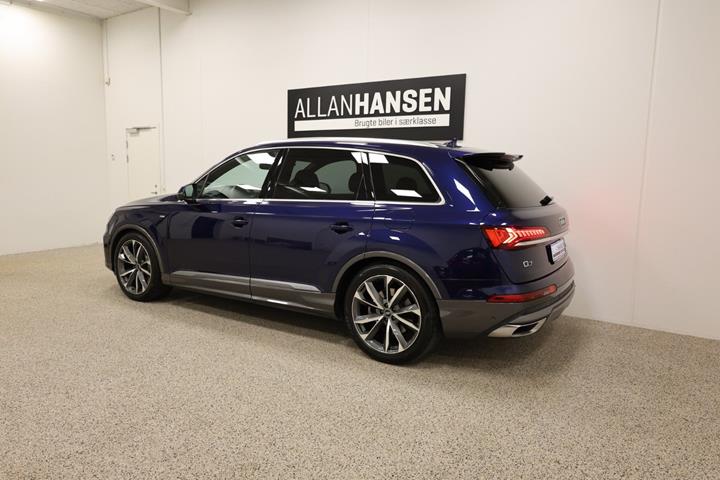 Blå Audi Q7 fra 2023