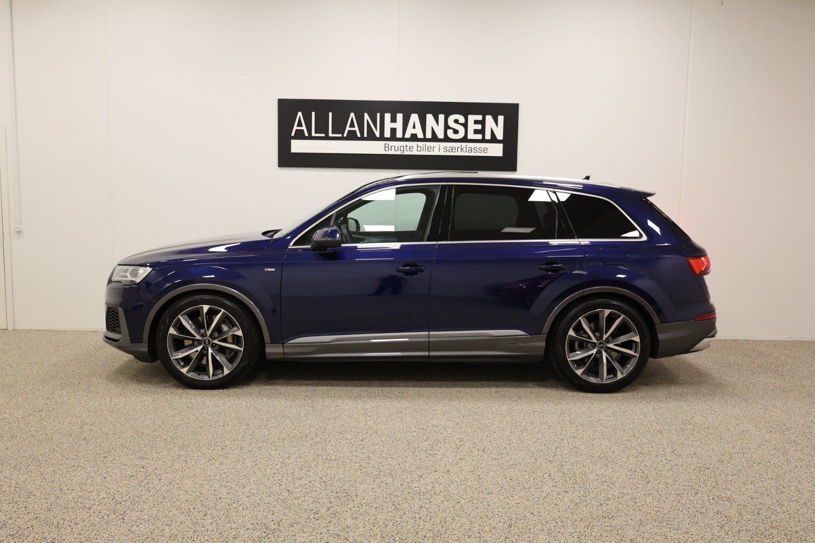 Blå Audi Q7 fra 2023
