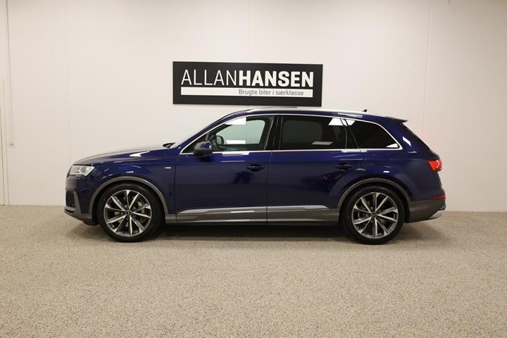 Blå Audi Q7 fra 2023