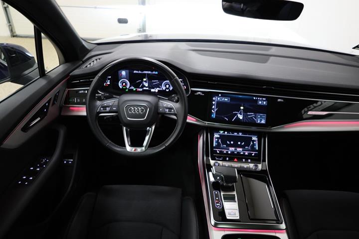 Blå Audi Q7 fra 2023