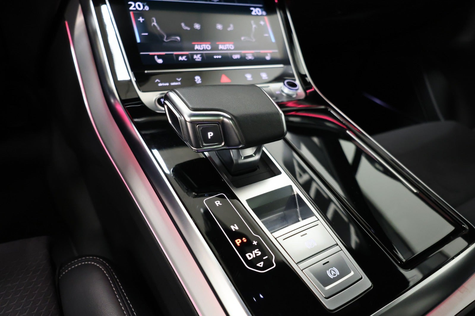 Blå Audi Q7 fra 2023