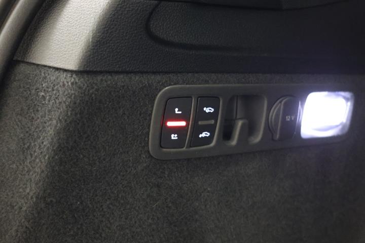 Blå Audi Q7 fra 2023
